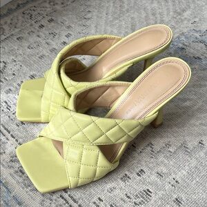 Women’s 8.5 Quilted Heels